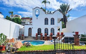 Hill House Mazatlan - Bed & Breakfast